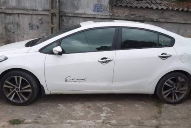 Cần bán gấp Kia Cerato 1.6 MT năm sản xuất 2018, màu trắng, giá tốt0