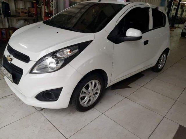 Bán Chevrolet Spark 1.2 LT sản xuất năm 2015, màu trắng, số sàn