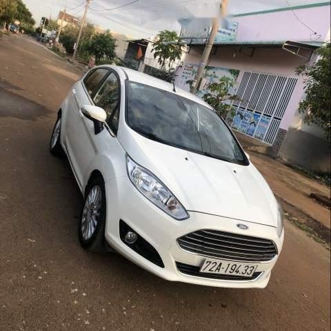 Bán Ford Fiesta sản xuất năm 2016, màu trắng, 428 triệu