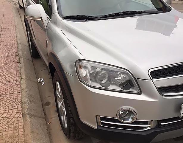 Xe Chevrolet Captiva sản xuất năm 2010, màu bạc số tự động