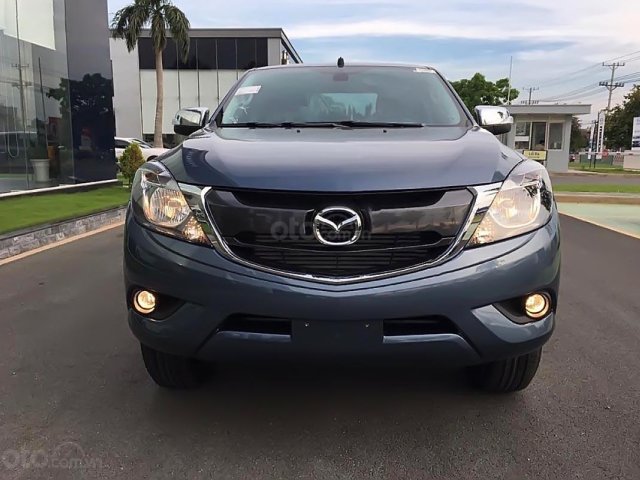 Bán Mazda BT 50 2.2L 4x2 AT đời 2018, màu xanh lam, nhập khẩu 