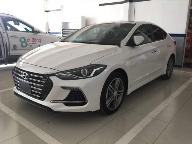 Cần bán Hyundai Elantra Sport 1.6 AT 2018, màu trắng