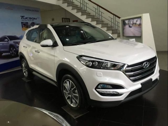Cần bán Hyundai Tucson đời 2018, màu trắng