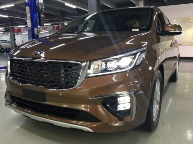 Bán Kia Sedona Platinum đời 2019, màu nâu