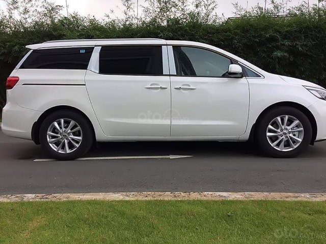 Cần bán Kia Sedona Platinum D đời 2019, màu trắng