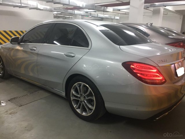 Bán xe Mercedes C200 sản xuất 2015, màu bạc