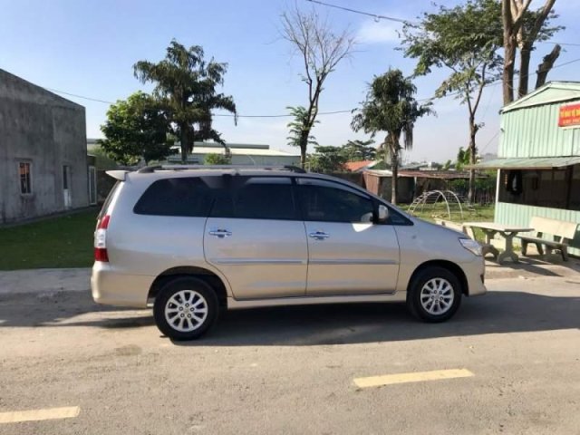 Cần bán Toyota Innova G sản xuất 2013, màu bạc còn mới0