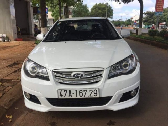 Cần bán xe Hyundai Avante sản xuất năm 2012, màu trắng, xe nhập