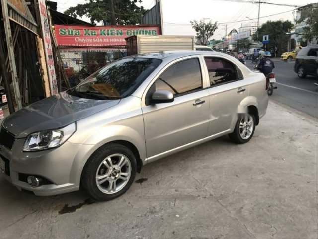 Cần bán xe Chevrolet Aveo đời 2014, màu bạc còn mới