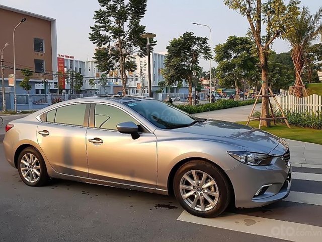 Bán xe Mazda 6 2.0 AT đời 2016, màu bạc, 768tr