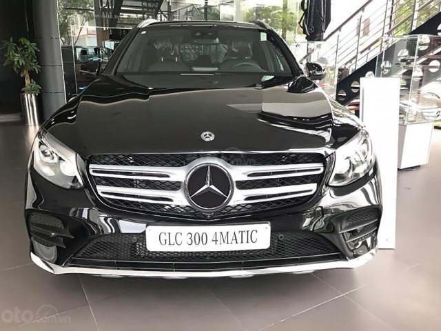 Bán xe Mercedes GLC300 4MATIC năm 2018, màu đen