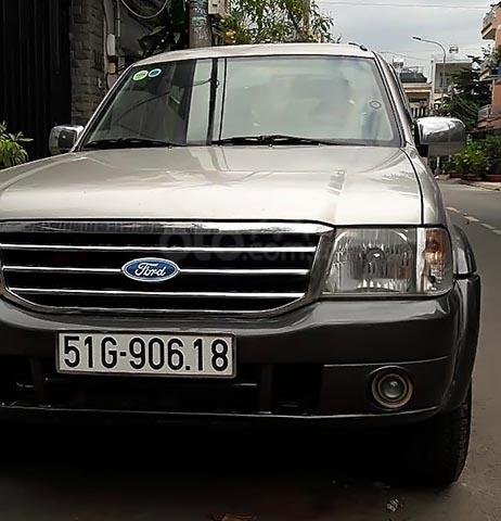 Bán Ford Everest giấy tờ chính chủ, bốn lốp đã thay mới, nước sơn zin 100%