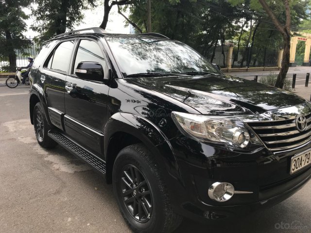 Bán Fortuner V sản xuất 2015, số tự động 1 cầu, màu đen, tư nhân chỉnh chủ mua từ mới, xe đã chạy chuẩn 4 vạn km