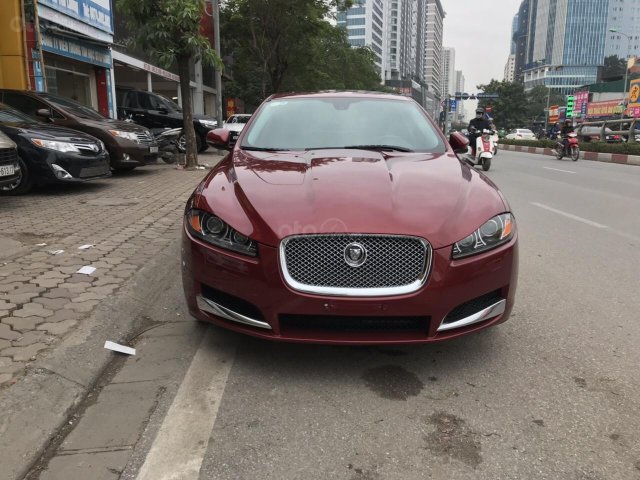 Cần bán Jaguar XF màu đỏ model 2014, xe nhập, giá tốt