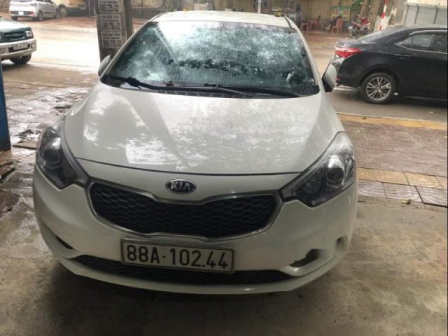 Cần bán gấp Kia K3 2015, màu trắng, xe nhập còn mới, giá tốt0