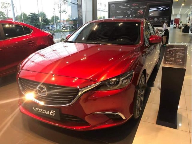 Bán xe Mazda 6 Base sản xuất 2018, màu đỏ, 799tr
