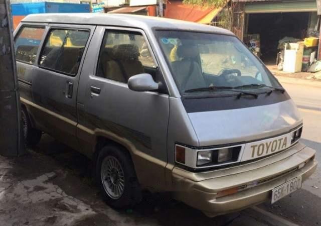 Cần bán xe Toyota Van đời 1985, màu bạc, nhập khẩu nguyên chiếc0