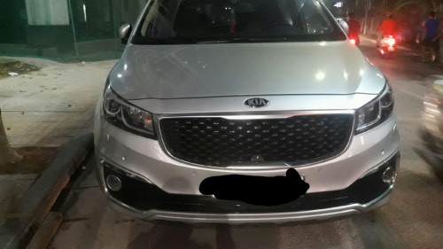 Bán xe Kia Sedona 3.3 AT năm sản xuất 2015, màu bạc