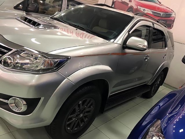 Bán ô tô Toyota Fortuner 2.5G 2015, màu bạc chính chủ0