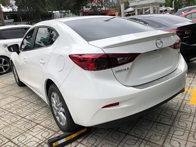 Bán Mazda 3 1.5 AT Facelift đời 2019, màu trắng, 659 triệu