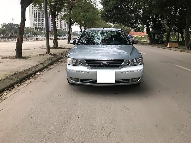 Em cần bán Ford Mondeo một vạch 2.5L V6 đời 2003, xe gia đình sử dụng máy móc, gầm bệ còn tốt