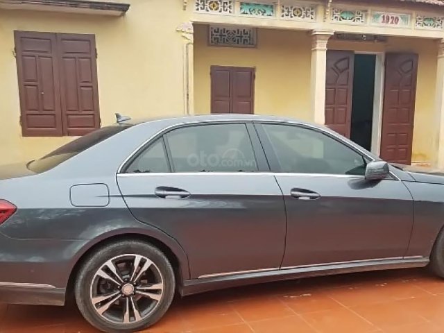 Bán Mercedes E250 màu xanh, đời 2013