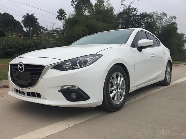 Bán Mazda 3 1.5 AT đời 2017, màu trắng xe gia đình
