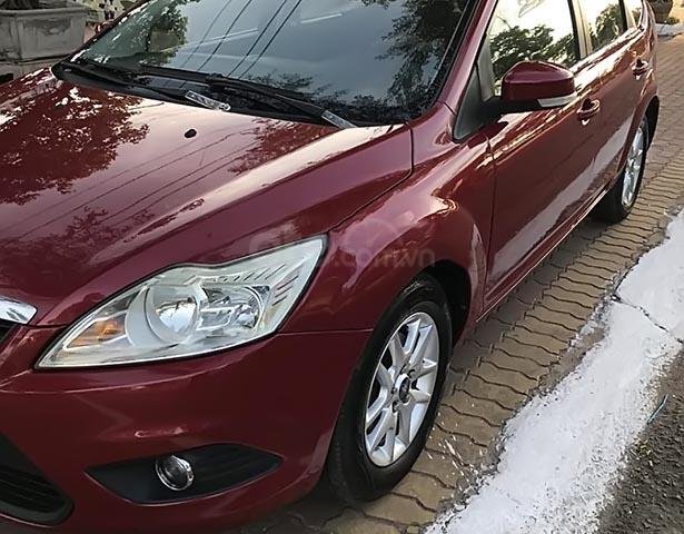 Cần bán xe Ford Focus năm sản xuất 2009, màu đỏ 
