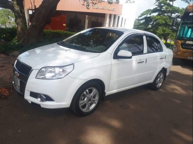 Cần bán Chevrolet Aveo đời 2014, màu trắng, giá tốt