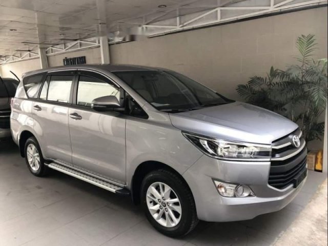 Bán xe Toyota Innova năm sản xuất 2019, màu bạc, giá tốt