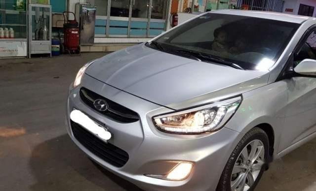 Cần bán Hyundai Accent năm 2015, màu bạc, xe nhập ít sử dụng