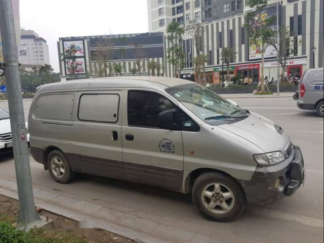 Bán Hyundai Starex đời 2002, màu bạc 