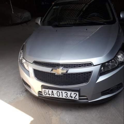 Cần bán gấp Chevrolet Cruze đời 2010, màu bạc