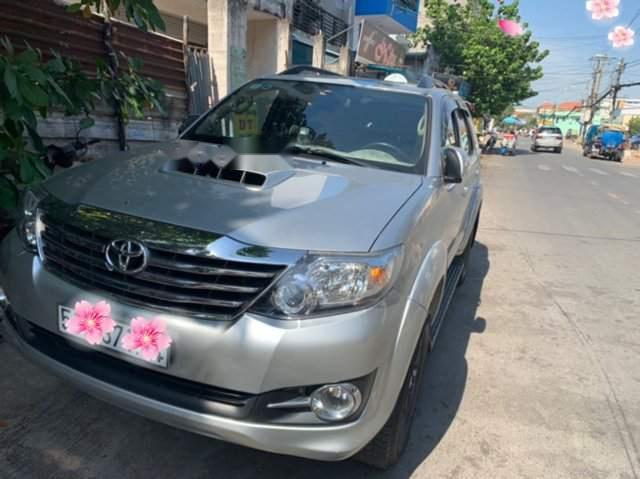 Cần bán Toyota Fortuner sản xuất năm 2015, màu bạc, nhập khẩu