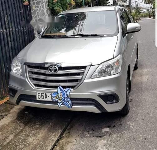 Cần bán xe Toyota Innova năm sản xuất 2015, màu bạc