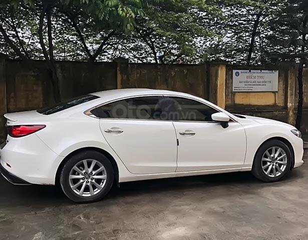 Cần bán Mazda 6 2.0 AT sản xuất 2015, màu trắng số tự động