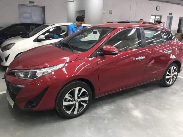 Bán xe Toyota Yaris 1.5G CVT 2018, màu đỏ, nhập khẩu