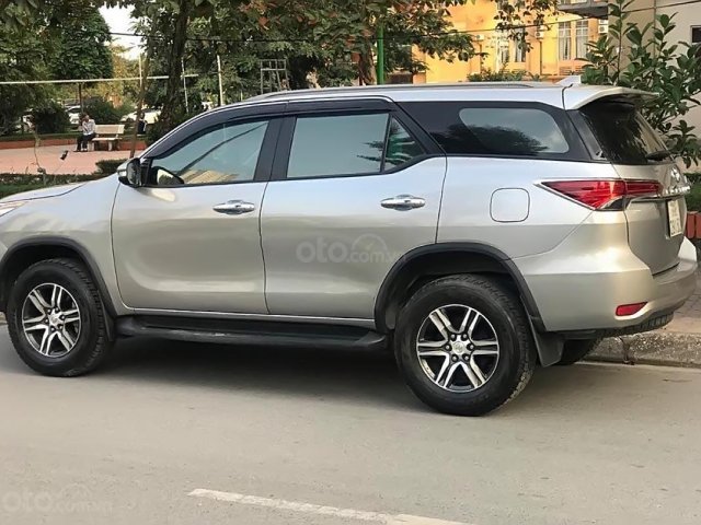 Bán Toyota Fortuner 2.7V 4x2 AT sản xuất năm 2016, màu bạc, nhập khẩu  