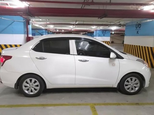 Bán Hyundai Grand i10 1.2 AT năm sản xuất 2016, màu trắng, nhập khẩu nguyên chiếc còn mới giá cạnh tranh