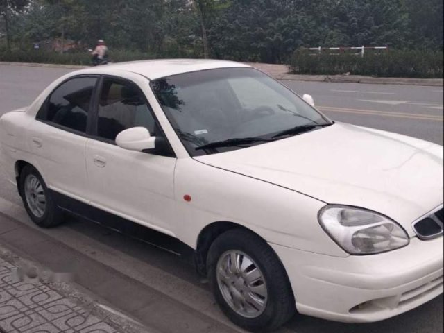 Cần bán xe Daewoo Nubira năm sản xuất 2001, màu trắng, nhập khẩu nguyên chiếc xe gia đình