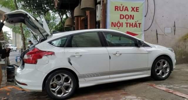 Bán Ford Focus năm 2014, màu trắng, số tự động