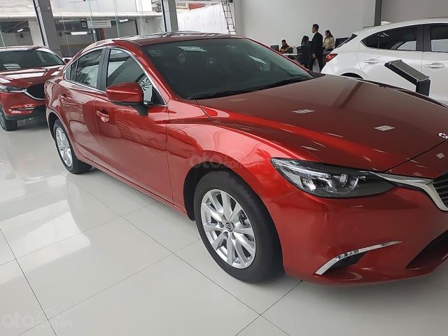 Bán xe Mazda 6 2.0L sản xuất 2019, màu đỏ, 819tr