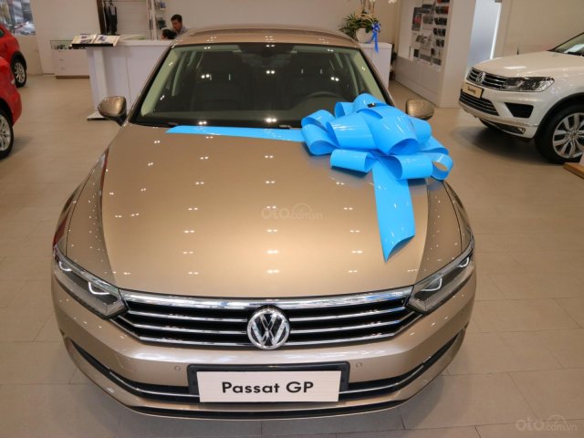 (VW Sài Gòn) Passat GP nhập Đức 100%. Có màu vàng gold giao