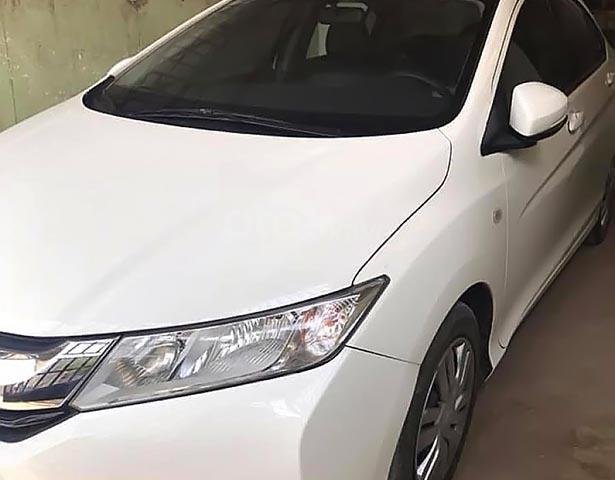 Bán Honda City màu trắng, đời 2016, xe số sàn, điều hòa, đài AM/FM, radio, kính điện