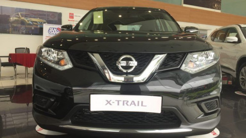 Bán xe Nissan X trail 2.0 AT sản xuất 2018, màu đen0