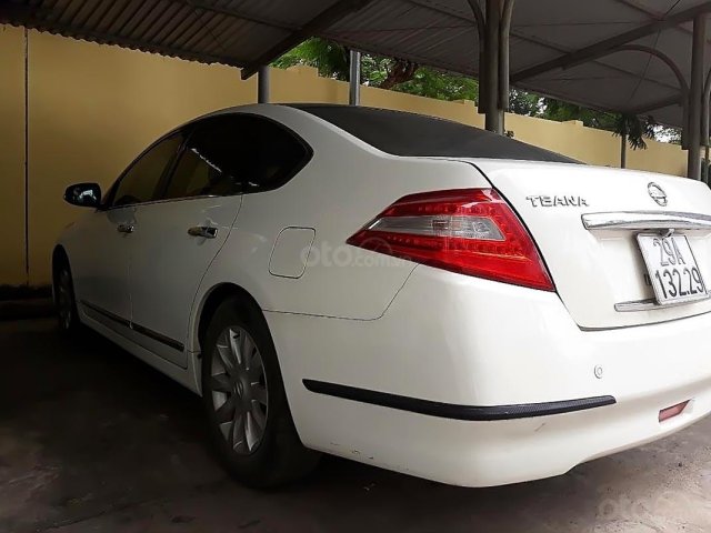 Cần bán Nissan Teana 2.0 AT đời 2010, màu trắng, xe nhập