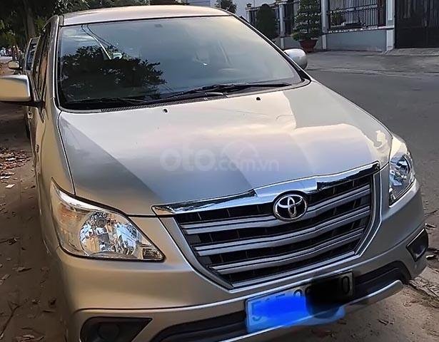 Cần bán xe Toyota Innova 2015, màu bạc chính chủ