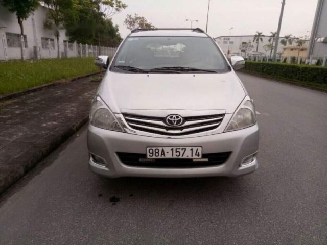 Bán xe Toyota Innova G đời 2010, màu bạc  