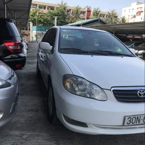 Cần bán xe Toyota Corolla năm sản xuất 2005, màu trắng 