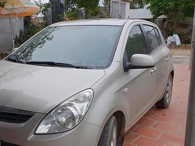 Cần bán gấp Hyundai i20 1.4 AT sản xuất 2011, màu bạc, nhập khẩu